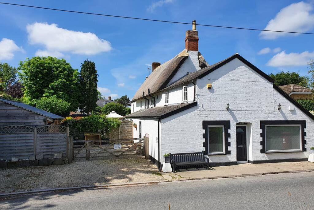 The Old Bakery Annex - Broad Hinton, Wiltshire. Apartment Exterior photo