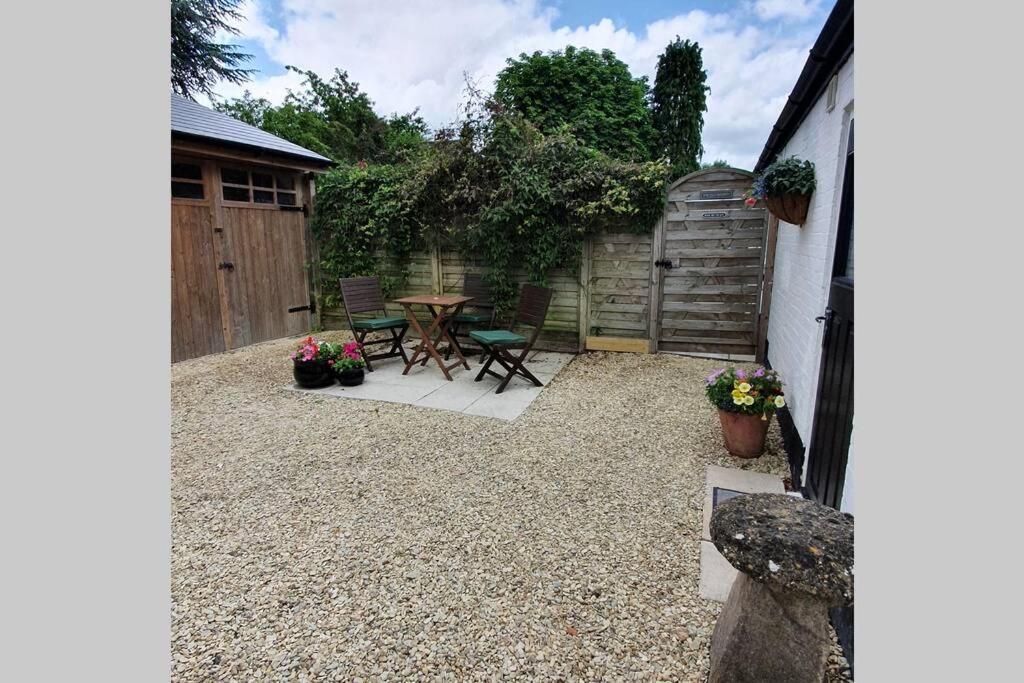 The Old Bakery Annex - Broad Hinton, Wiltshire. Apartment Exterior photo